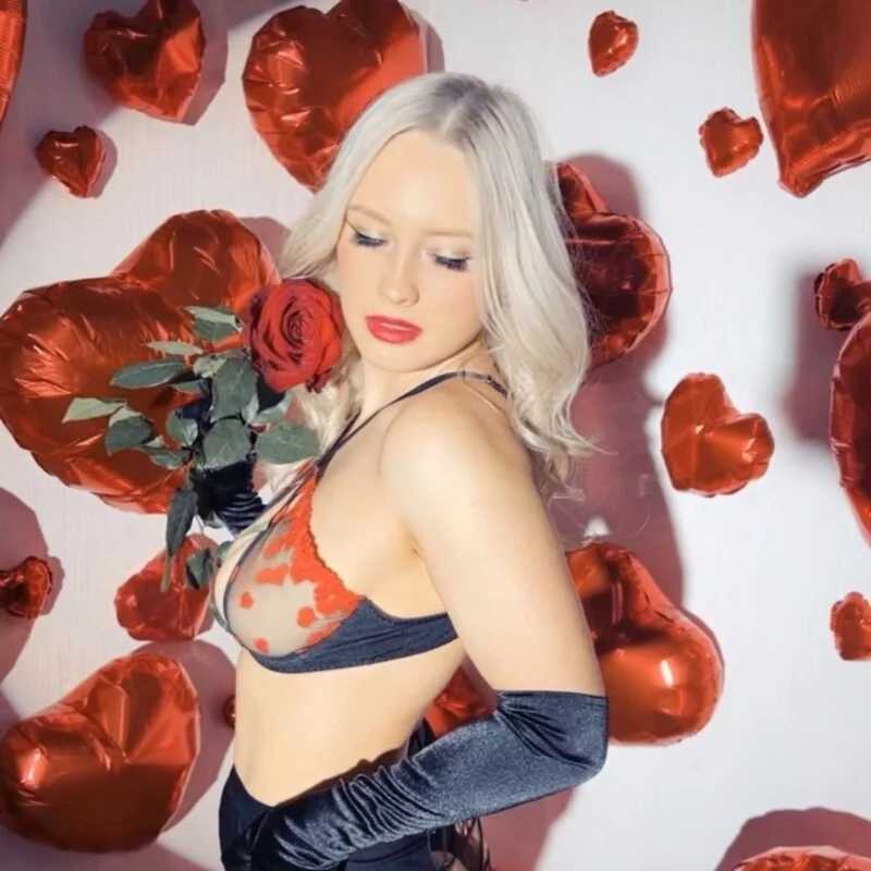 anna_chatstrip — FansOnlyX creator profile