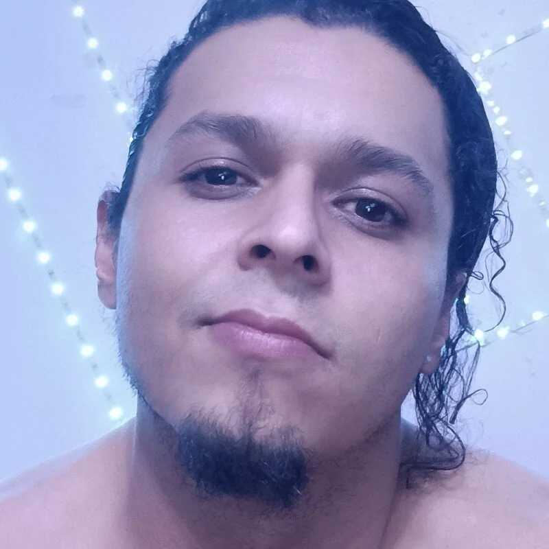 chino_roz — FansOnlyX creator profile