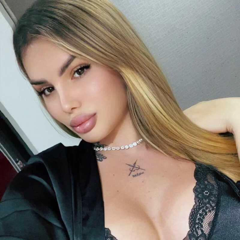 sophiacherie — FansOnlyX creator profile