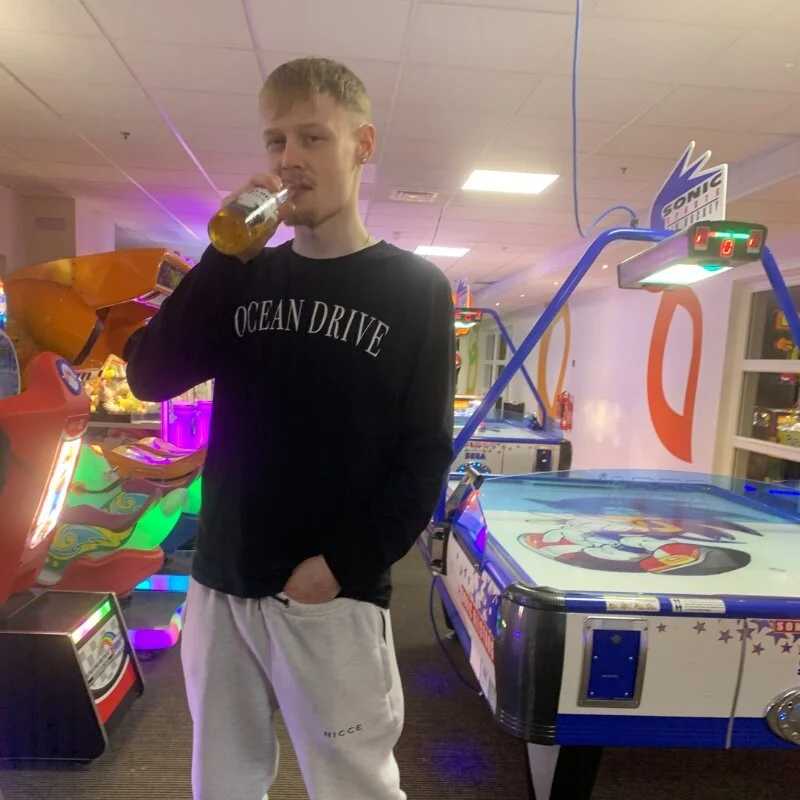 LadNextDoor — FansOnlyX creator profile