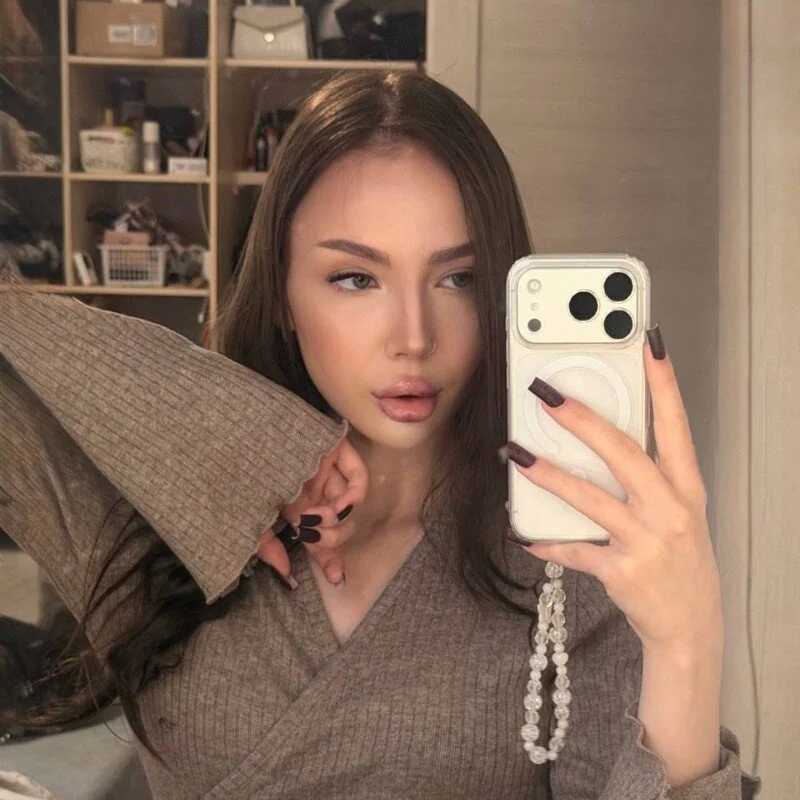 dear_lilyy — FansOnlyX creator profile