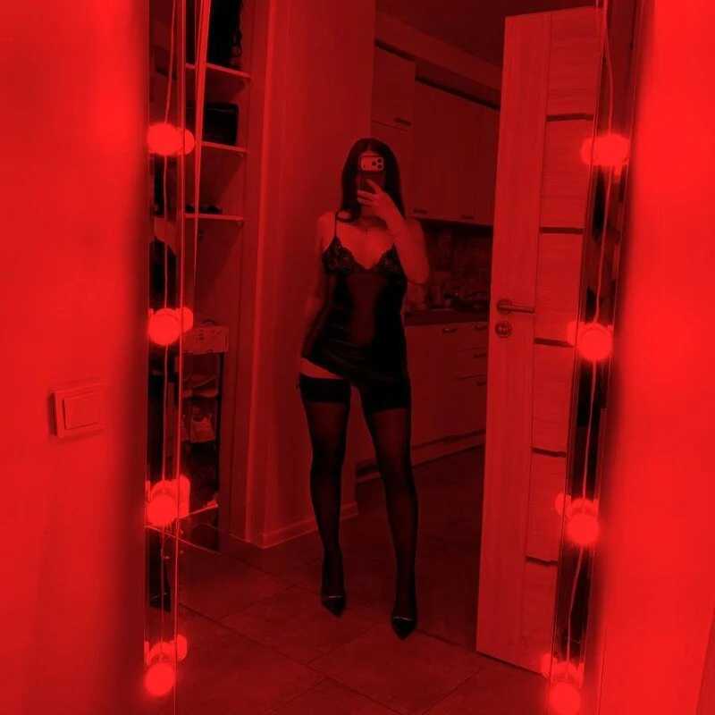 GlowMimi — FansOnlyX creator profile