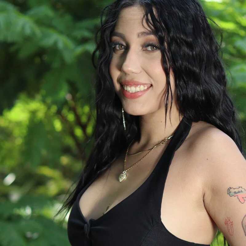 AriaLuxx — FansOnlyX creator profile