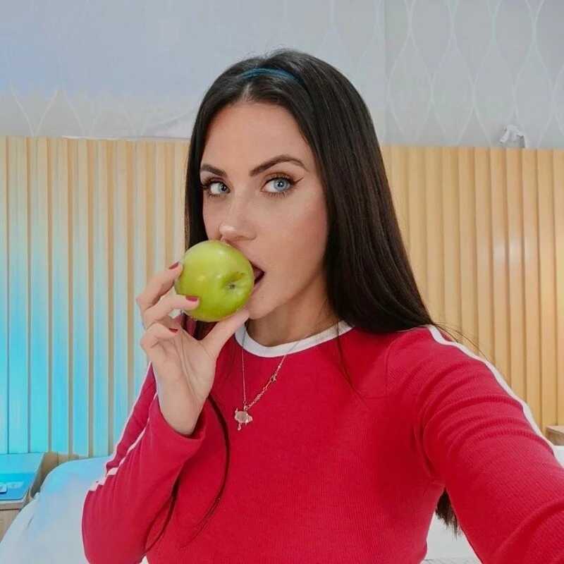 Layla_Alamiri — FansOnlyX creator profile
