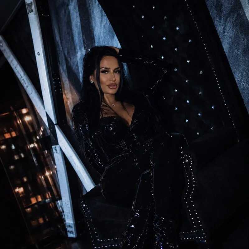 Queenrafaella — FansOnlyX creator profile
