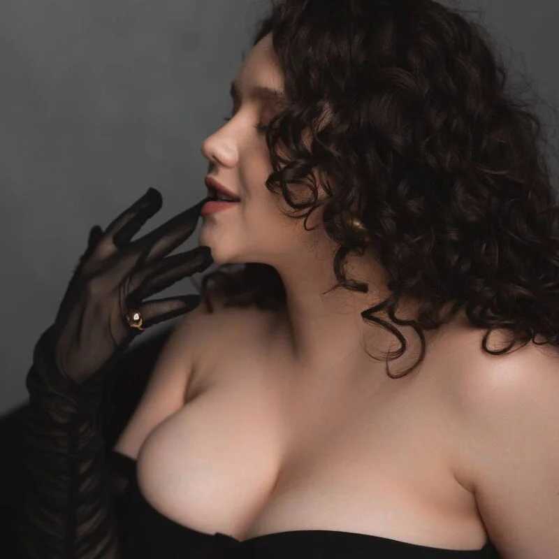 Ariella_Sol — FansOnlyX creator profile