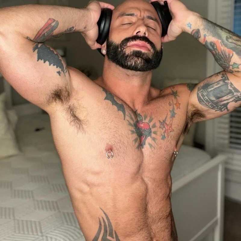 NickCrossXXX — FansOnlyX creator profile
