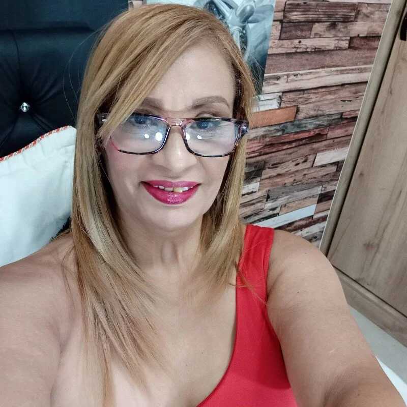 emiliaa_hot — FansOnlyX creator profile