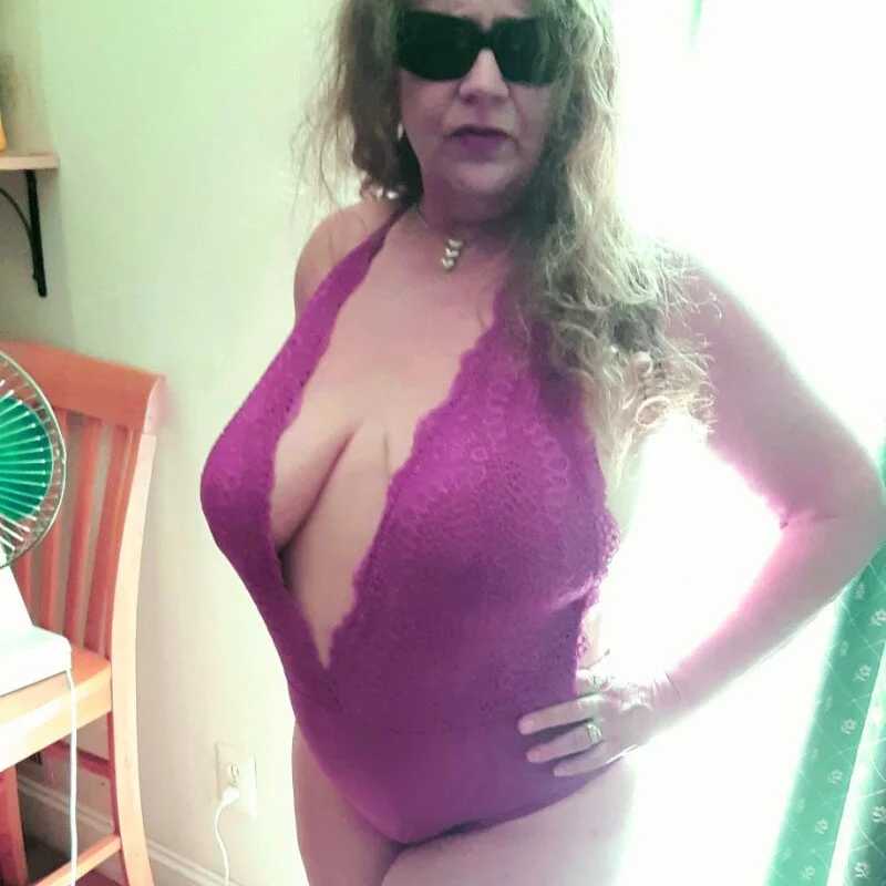 DestineeLoverGirl — FansOnlyX creator profile