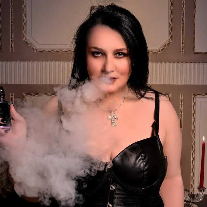 QueenOfHaze — FansOnlyX creator profile