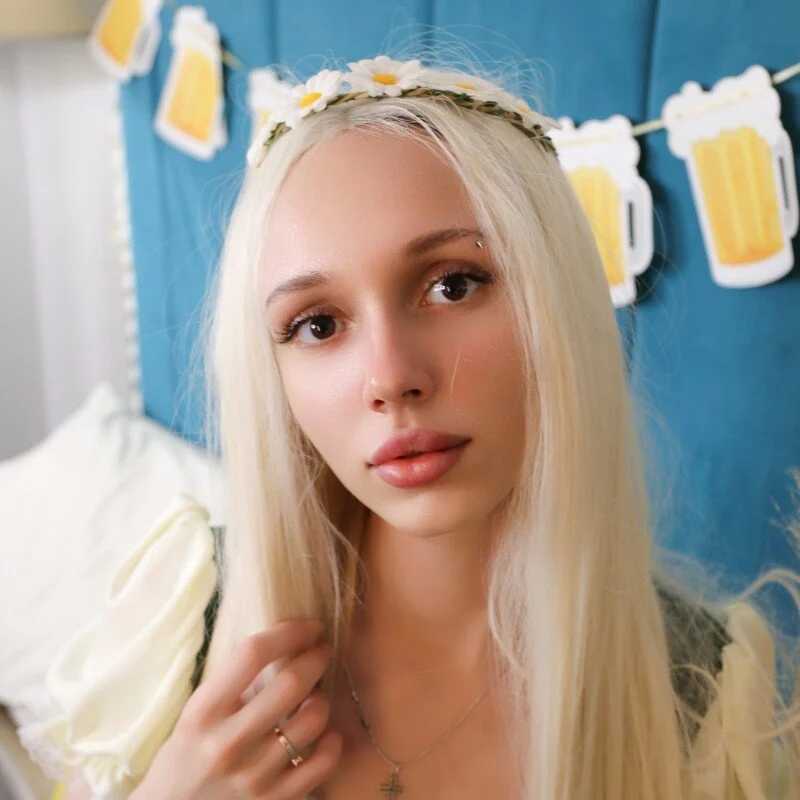 EmmaGil — FansOnlyX creator profile