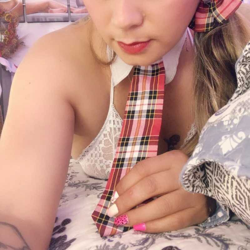 Karolyne_Squirt — FansOnlyX creator profile