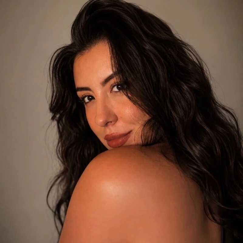 EmaSaenz — FansOnlyX creator profile