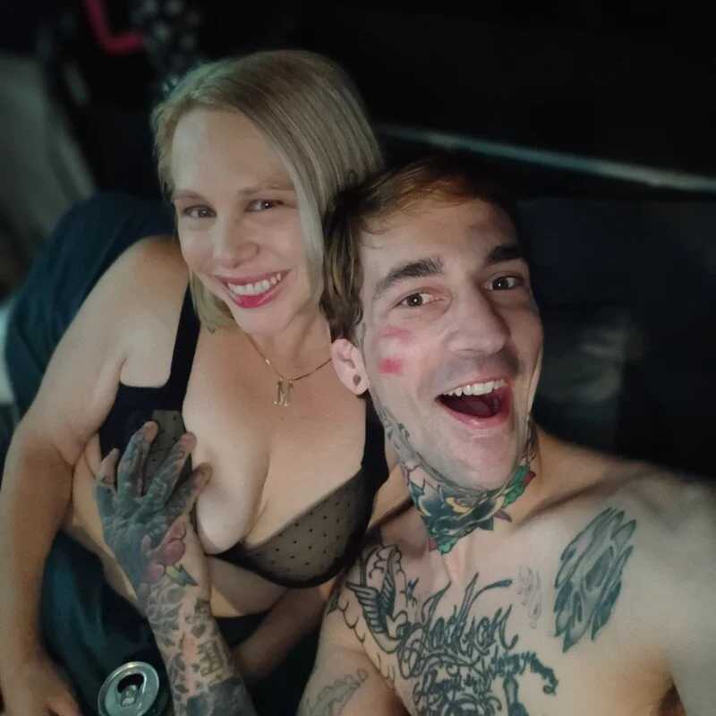 2-BLUNT-CUNTS — FansOnlyX creator profile