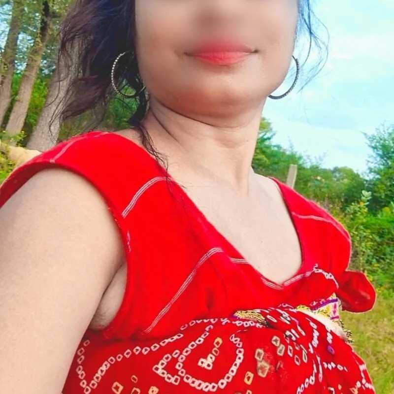 Priya_Bong — FansOnlyX creator profile
