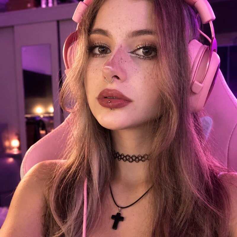 SophiaSlentz — FansOnlyX creator profile