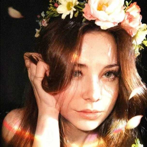 KiraLivee — FansOnlyX creator profile
