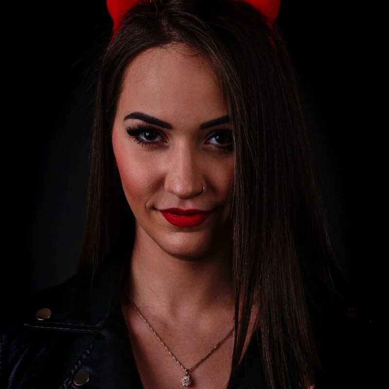 _MissJaneWarren_ — FansOnlyX creator profile