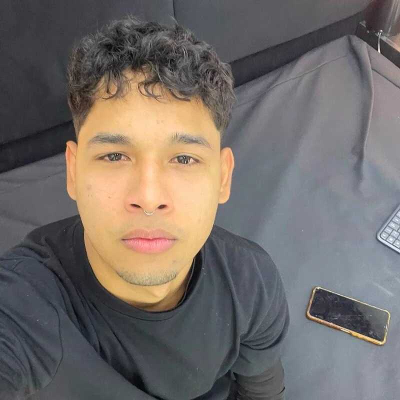Marius_Ponce — FansOnlyX creator profile