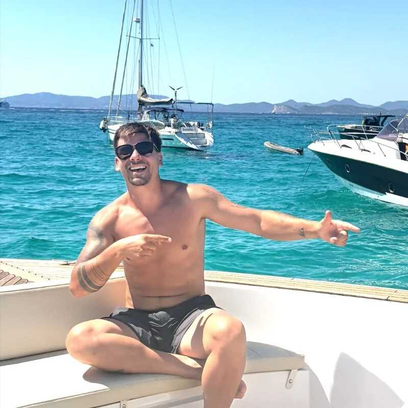 str8boyx — FansOnlyX creator profile