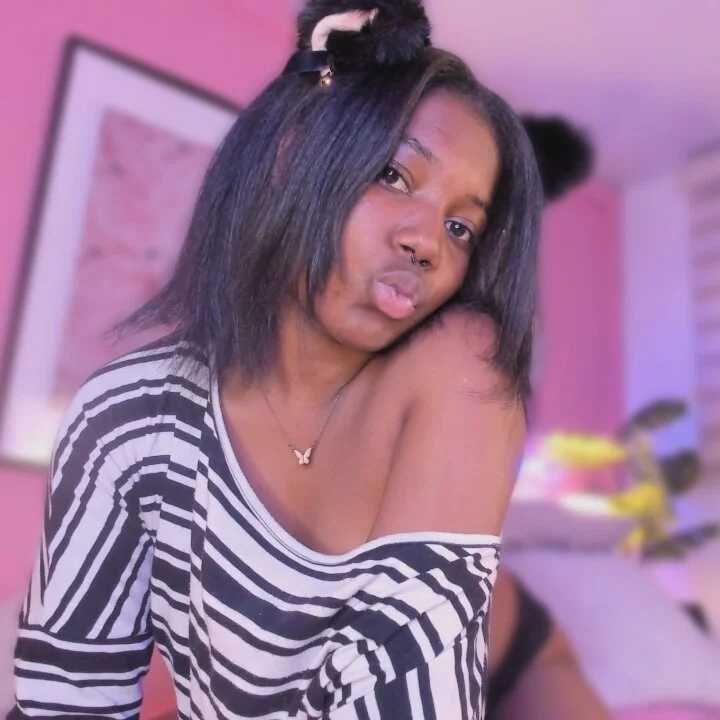 _ANNIA_ — FansOnlyX creator profile