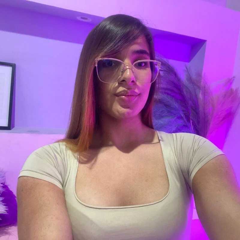 Valen_with_pussy — FansOnlyX creator profile