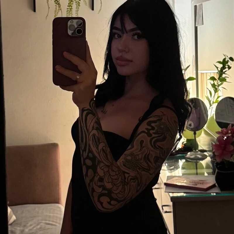 VioletEvanzz — FansOnlyX creator profile