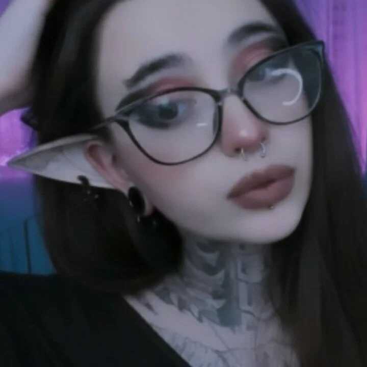 Dixi_Pixi_ — FansOnlyX creator profile