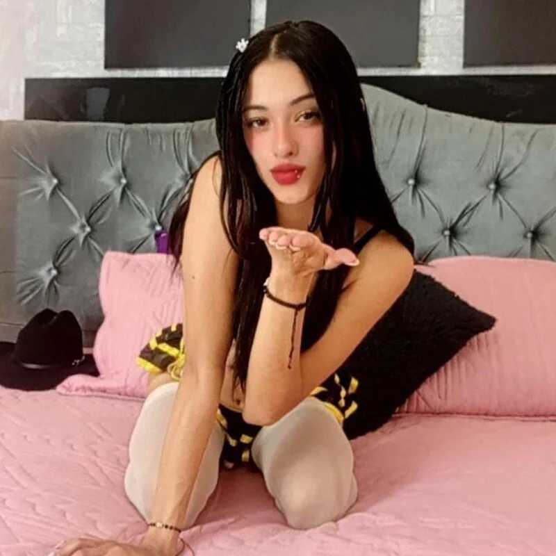 layla_secret — FansOnlyX creator profile