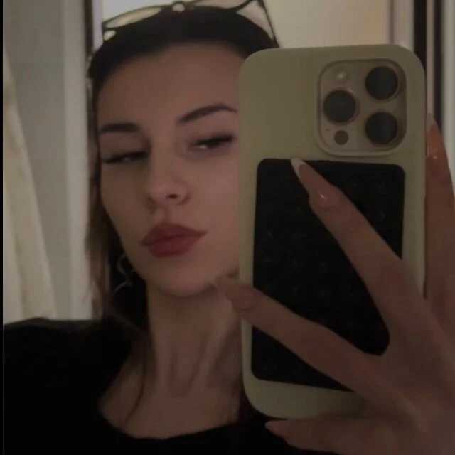 CapriceBloxsom — FansOnlyX creator profile