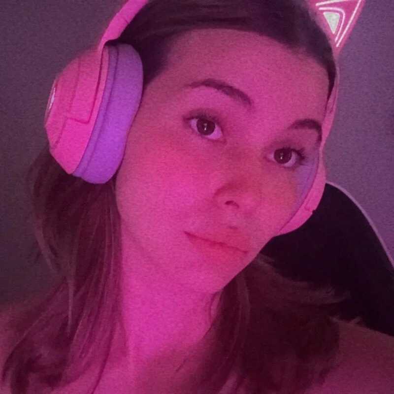 ShyHotNerd — FansOnlyX creator profile