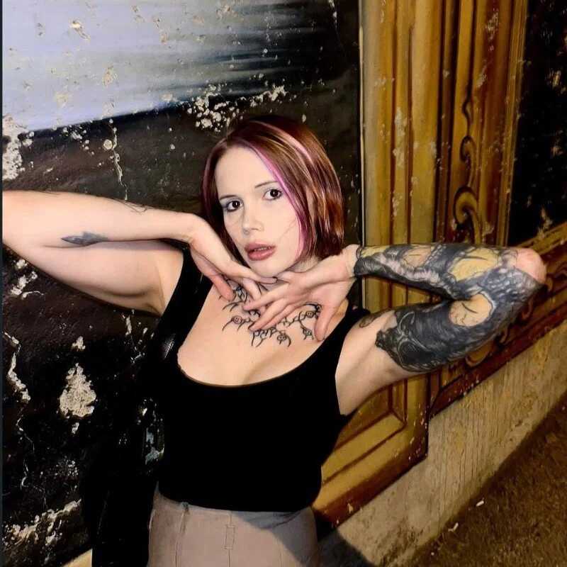 emydeliro — FansOnlyX creator profile