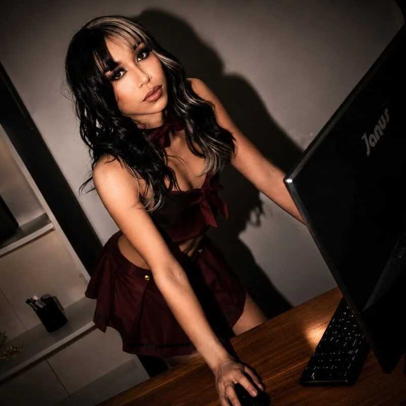 Willow_Wright — FansOnlyX creator profile