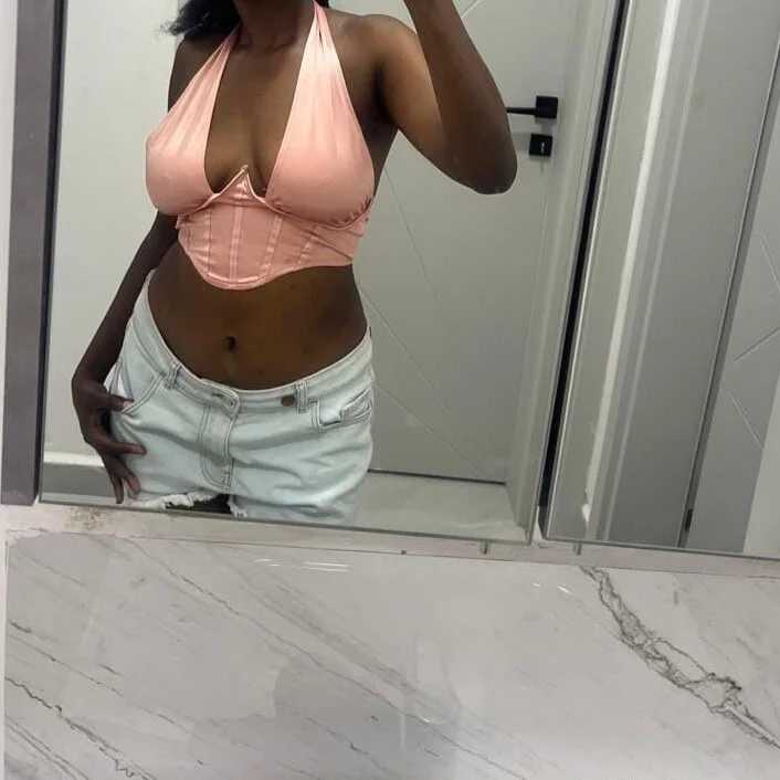 BellaBums2 — FansOnlyX creator profile