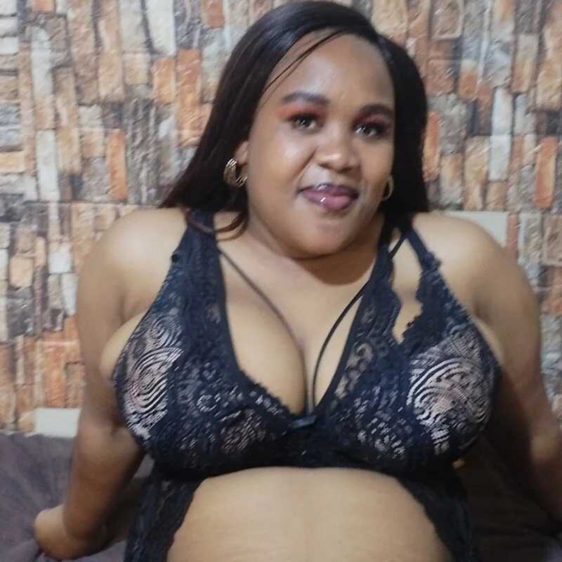 CurvyAurora — FansOnlyX creator profile