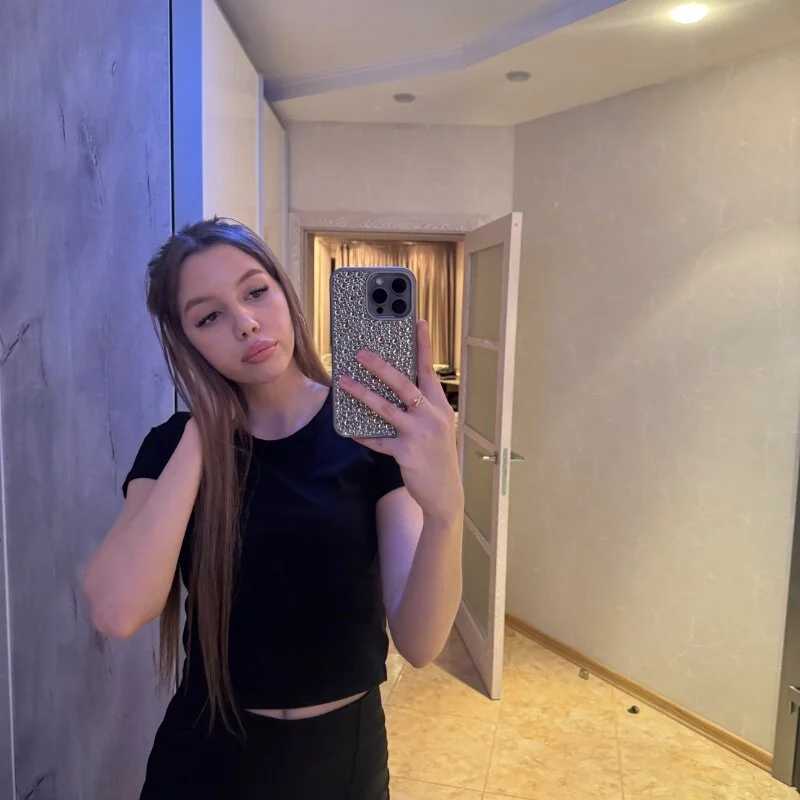 MollyFlowo — FansOnlyX creator profile