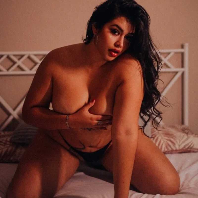 EmilyxRose_- — FansOnlyX creator profile
