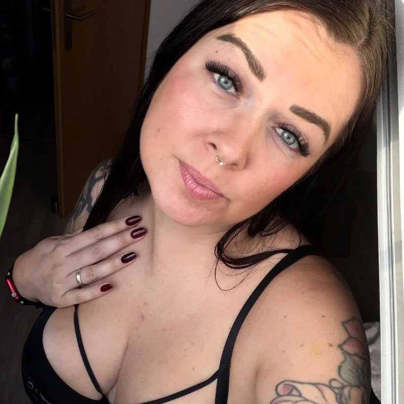 annalea85 — FansOnlyX creator profile