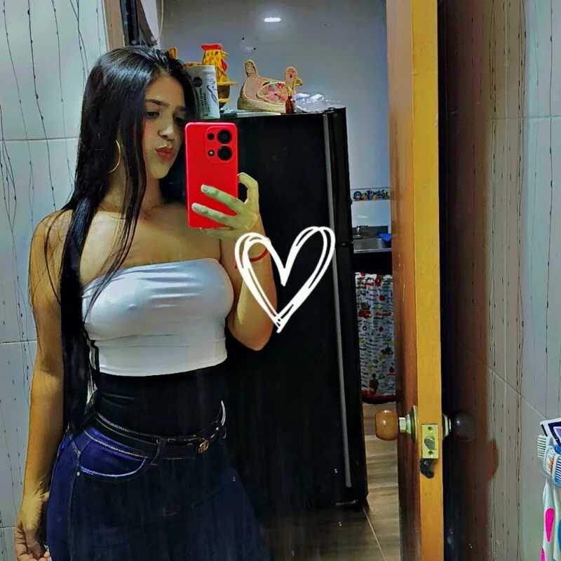 lucia_henao_ — FansOnlyX creator profile