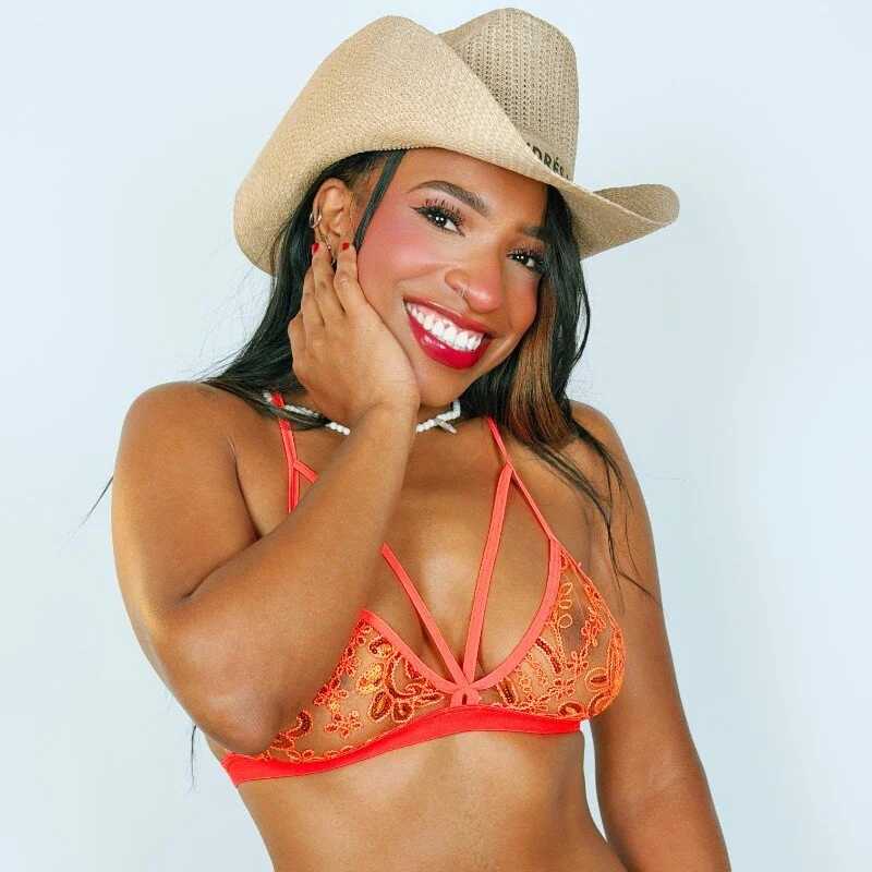 Ebony_Skye — FansOnlyX creator profile
