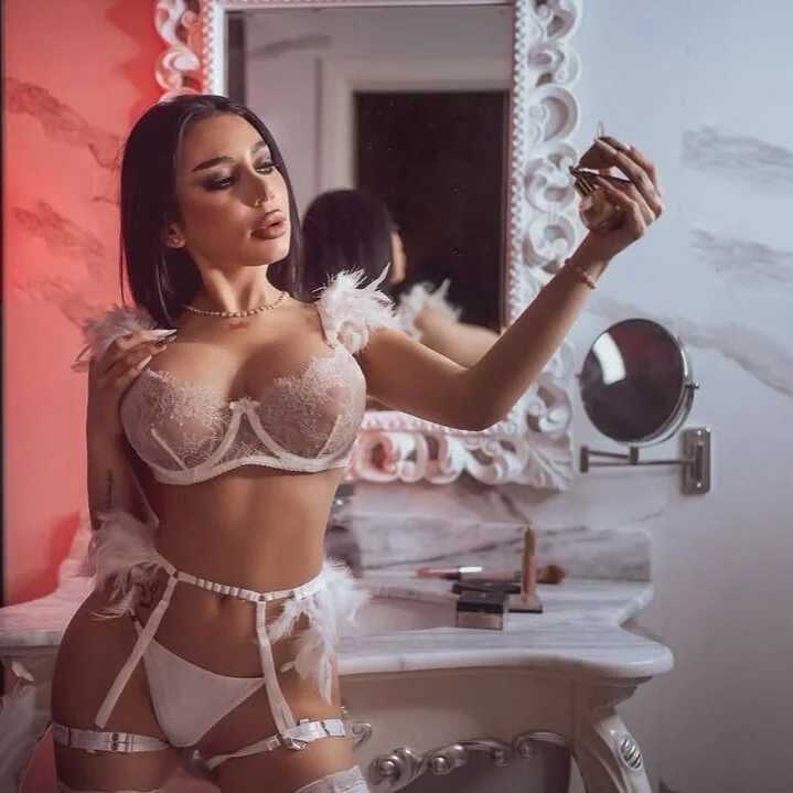 KendraLuxe — FansOnlyX creator profile