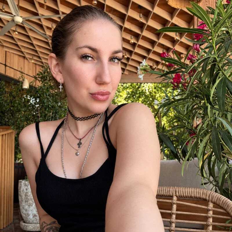 LindaBrooks — FansOnlyX creator profile