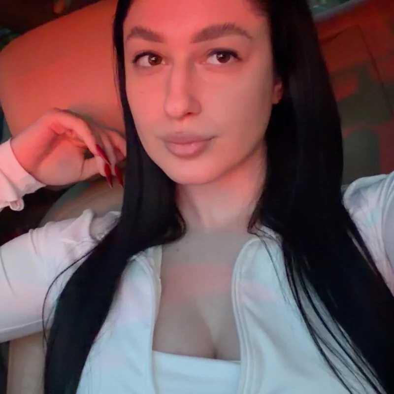 moniqque — FansOnlyX creator profile