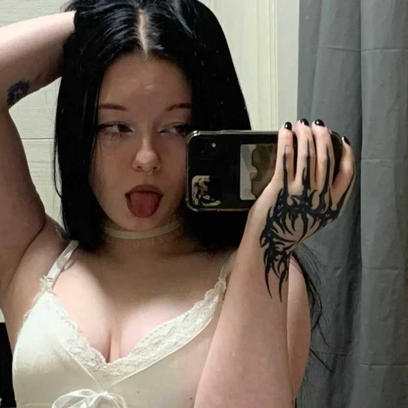 Naomi_Bunnyss — FansOnlyX creator profile