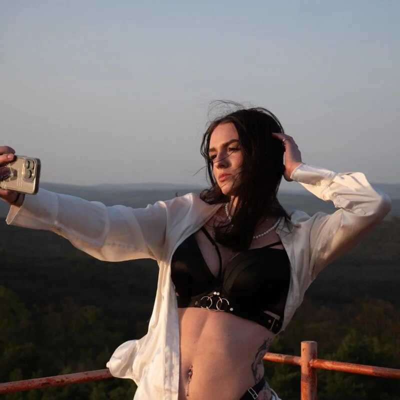 BellaSkyex — FansOnlyX creator profile