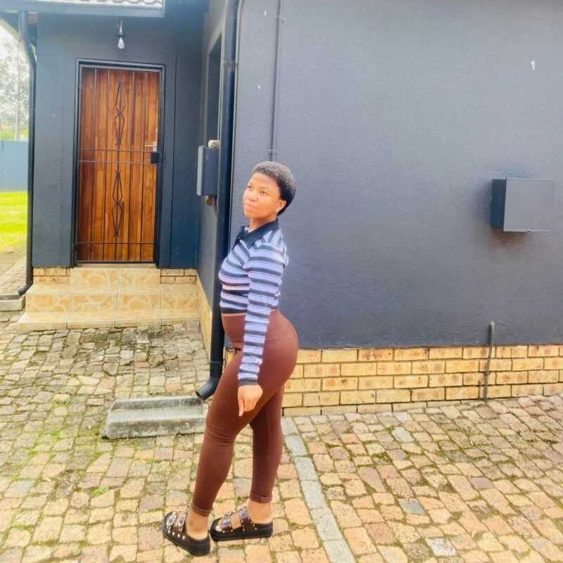 LOLA_X23 — FansOnlyX creator profile