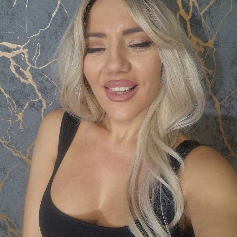 AlizNichols — FansOnlyX creator profile