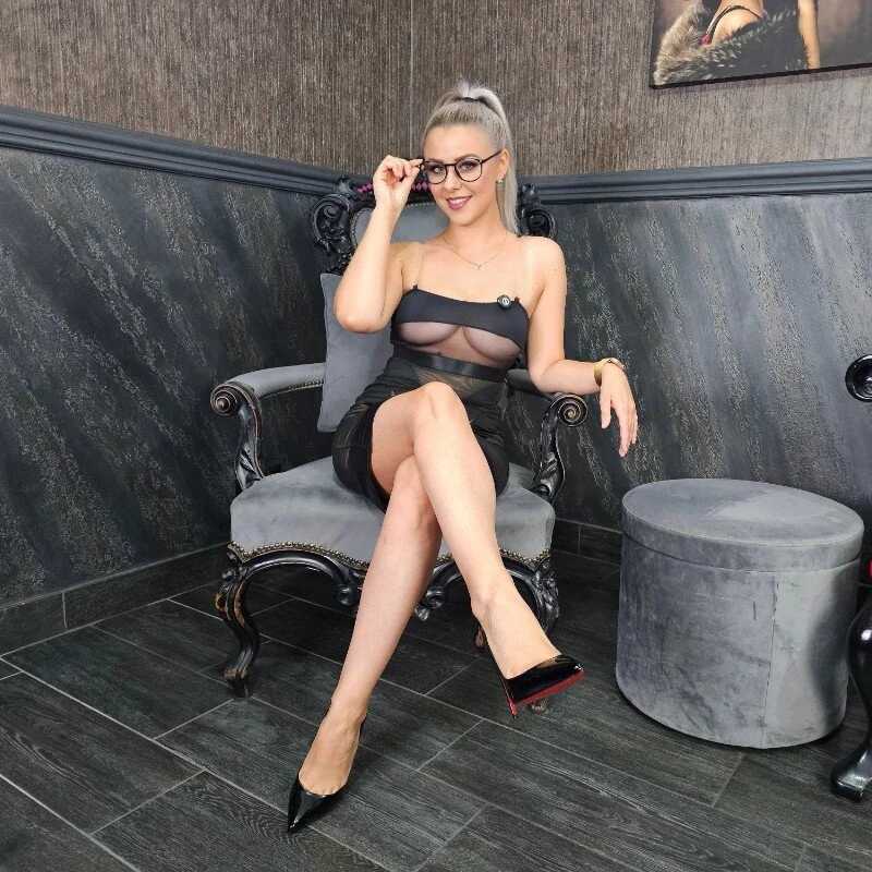 TiffanySia — FansOnlyX creator profile