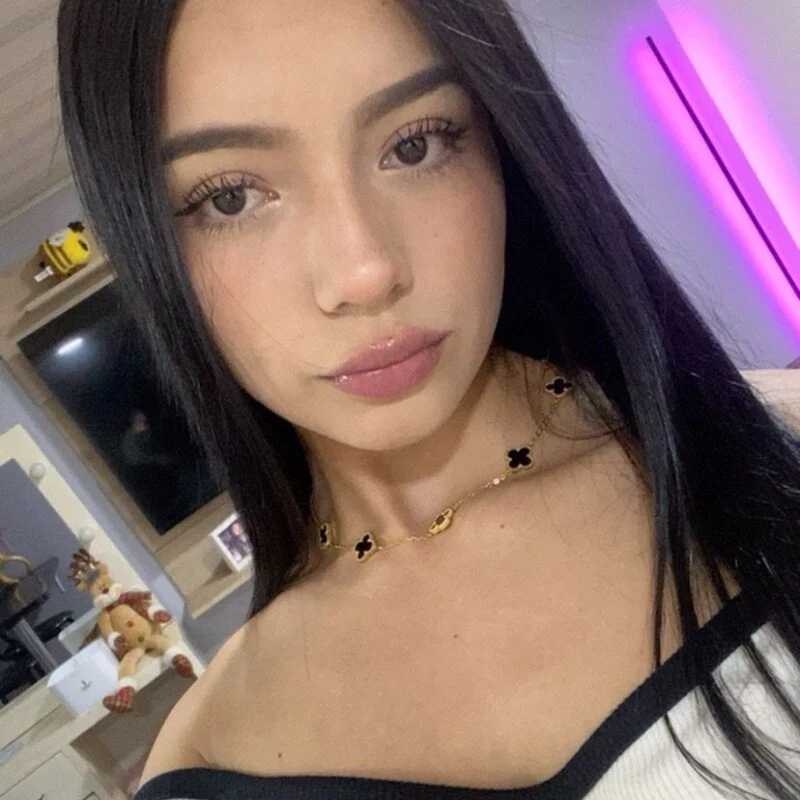 emy_bonita1 — FansOnlyX creator profile