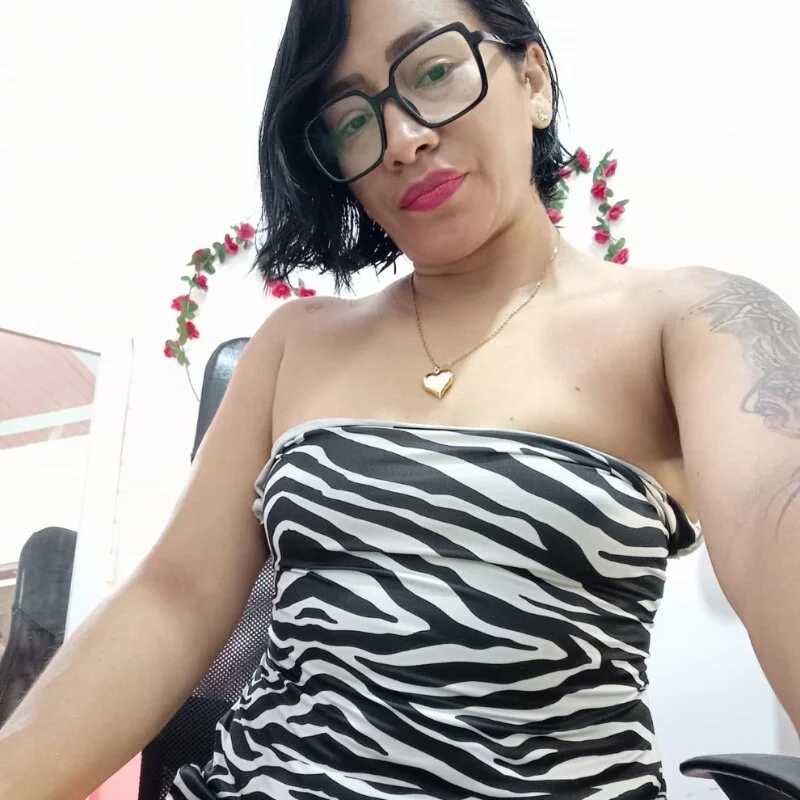 hornywifeee — FansOnlyX creator profile